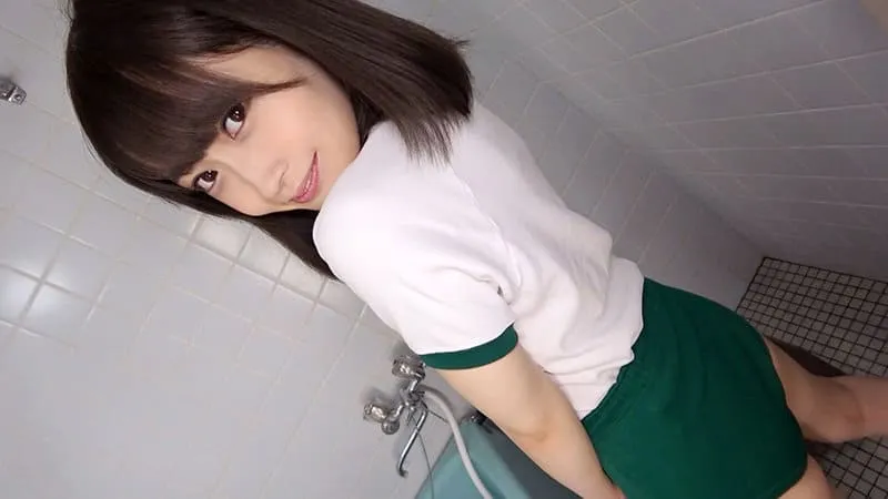 ブルマ姿で振り返る天然美月